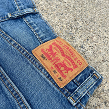 Denim on Fire Distress 5inch Levi Jorts 32W