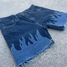 Denim on Fire Distress 5inch Levi Jorts 32W